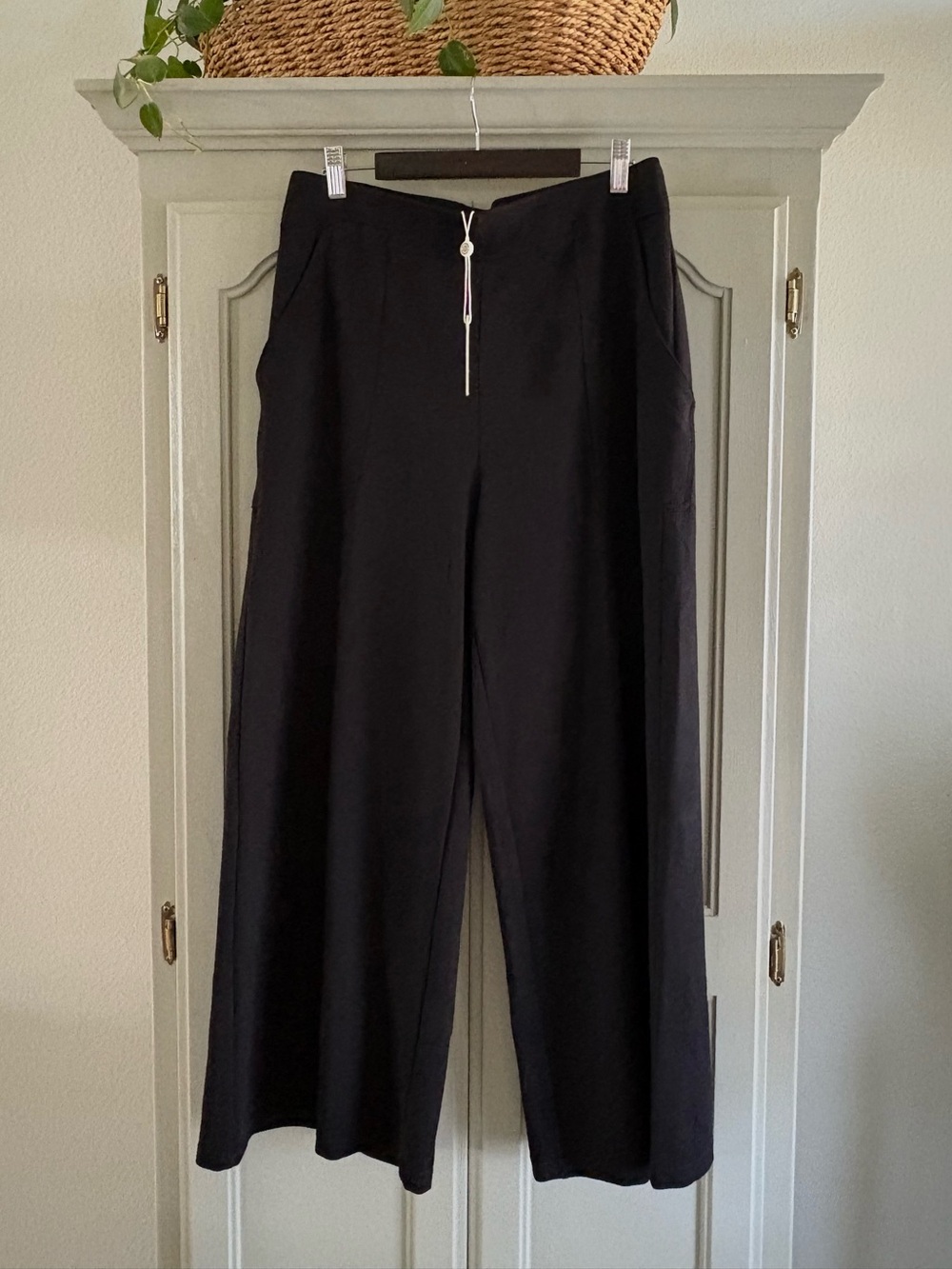 MAX STUDIO Wide Leg Cropped Knit Pull On Pant | Black | Size Large